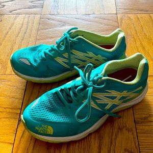 THE NORTH FACE WALKING SNEAKERS Size US 7